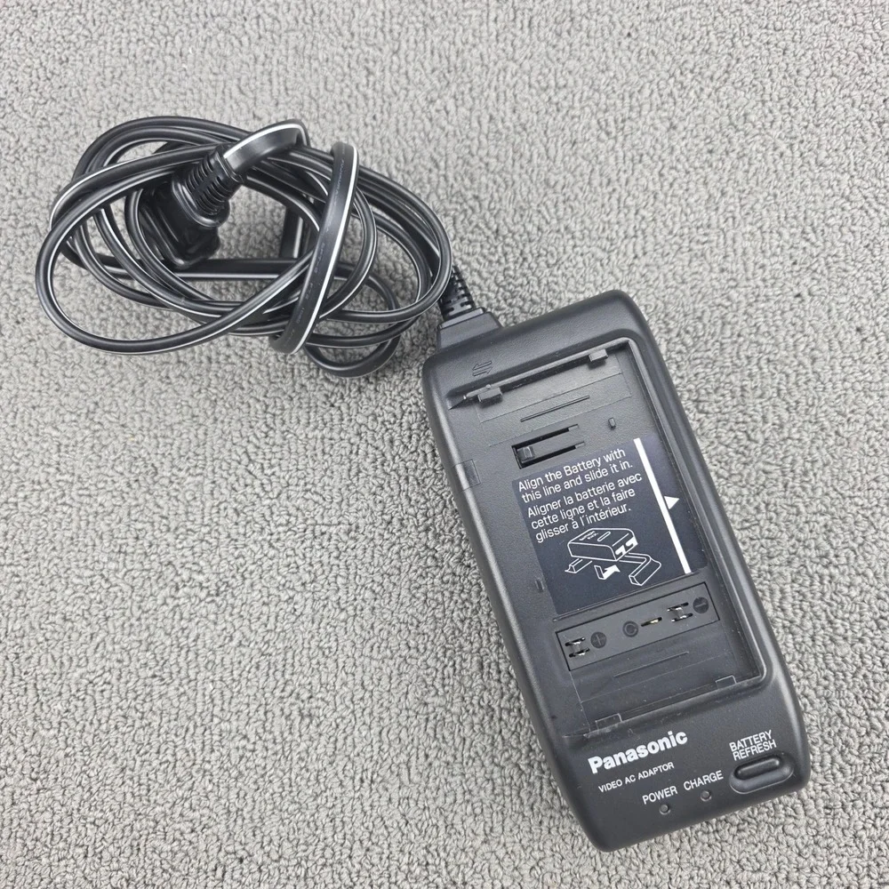 Panasonic PV-L579 Palmcorder VHS-C Camcorder Bundle - Tested and Working